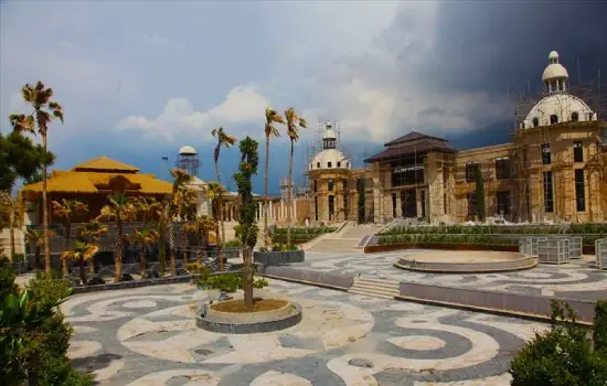 باغ عمارت فاخر