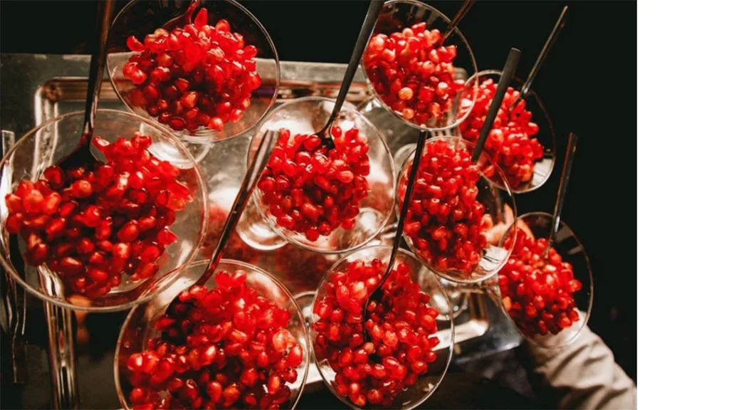 آب میوه طبیعی مراسم عروسی عقد تشریفات آریا با امیر نیاکانی