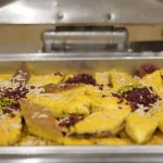 انواع غذا به صورت سلف سرویس یا دیس پرس در مراسم عروسی و عقد منو غذایی متنوع در تشریفات آریا امیر نیاکانی